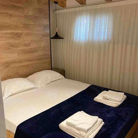 Lovely Loft 1-Bedroom In The Heart Of טיראנה מראה חיצוני תמונה