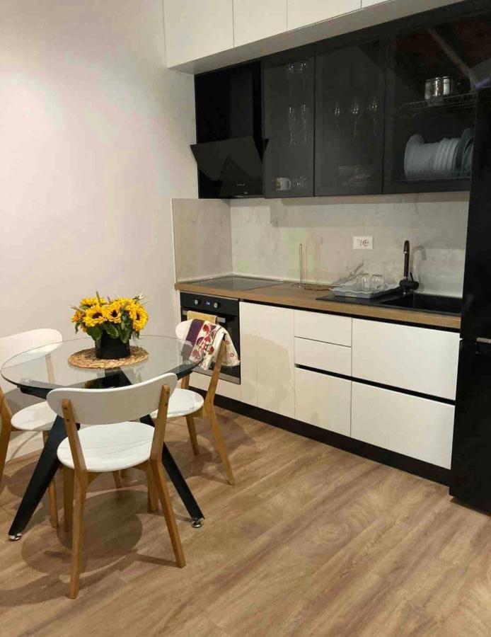 Lovely Loft 1-Bedroom In The Heart Of טיראנה מראה חיצוני תמונה
