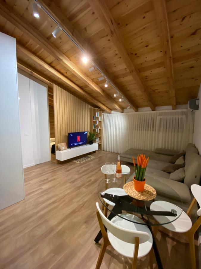 Lovely Loft 1-Bedroom In The Heart Of טיראנה מראה חיצוני תמונה